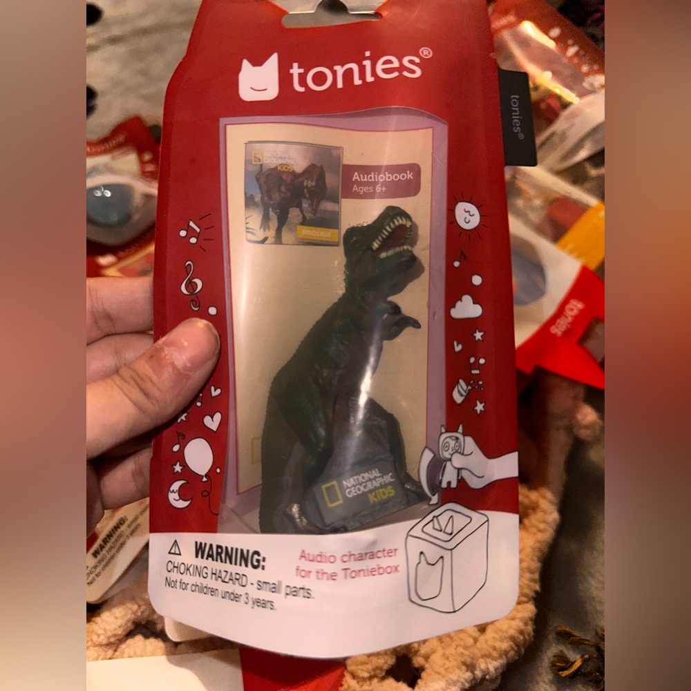 National Geographic Red Audiobook with Dinosaur Figure